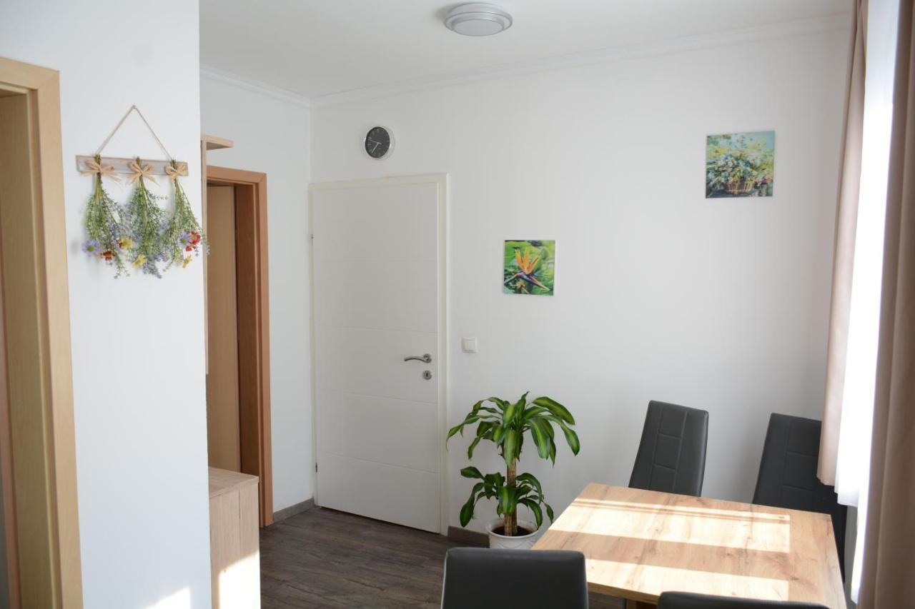 Gaestehaus Coco Krems an der Donau Bagian luar foto