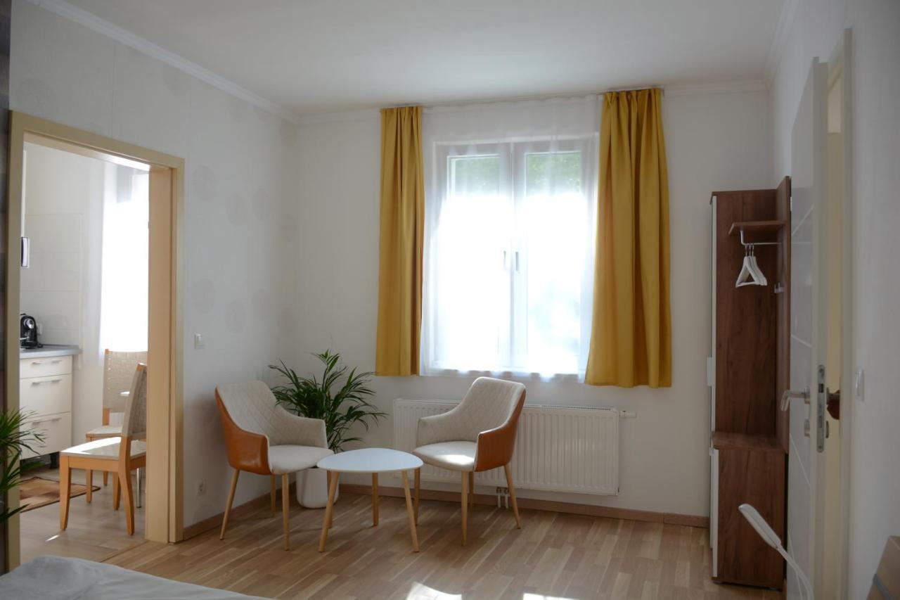 Gaestehaus Coco Krems an der Donau Bagian luar foto