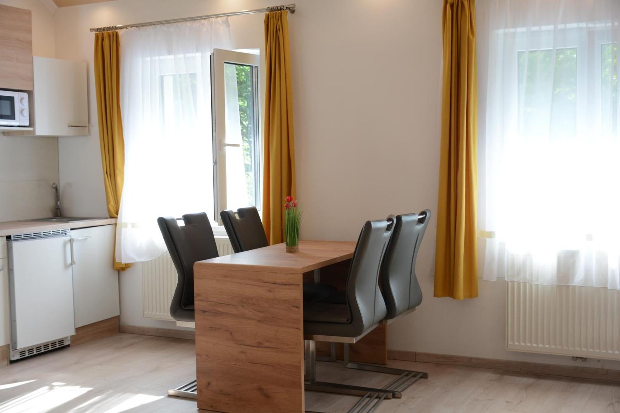 Gaestehaus Coco Krems an der Donau Bagian luar foto